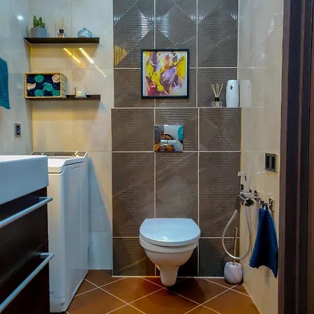 Modern And Fully Equipped *